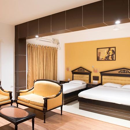 The Vyshakh Hotel Guruvāyūr Екстериор снимка