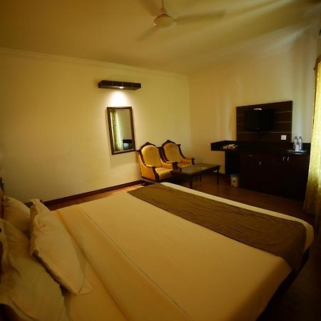 The Vyshakh Hotel Guruvāyūr Екстериор снимка