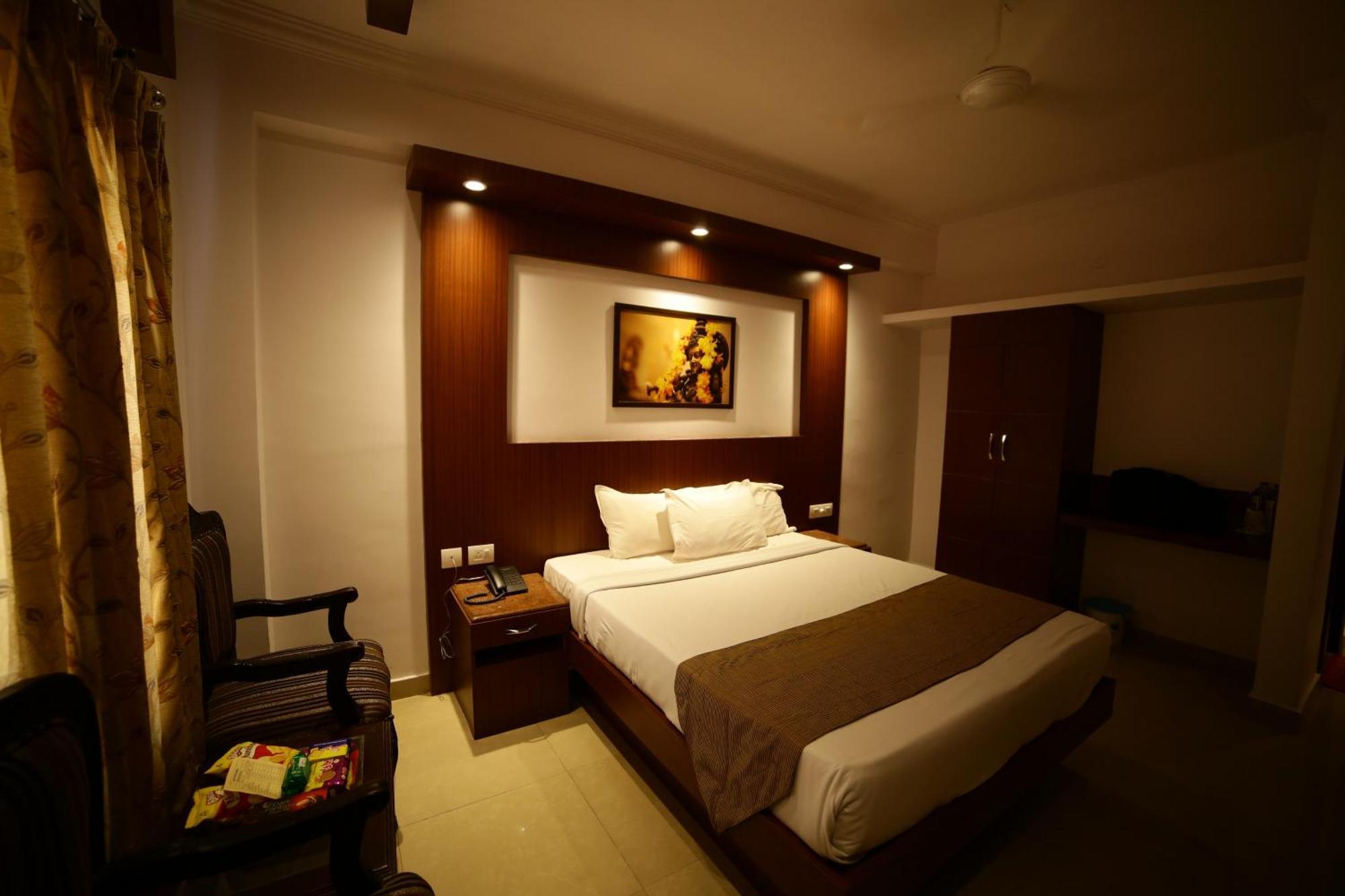 The Vyshakh Hotel Guruvāyūr Екстериор снимка