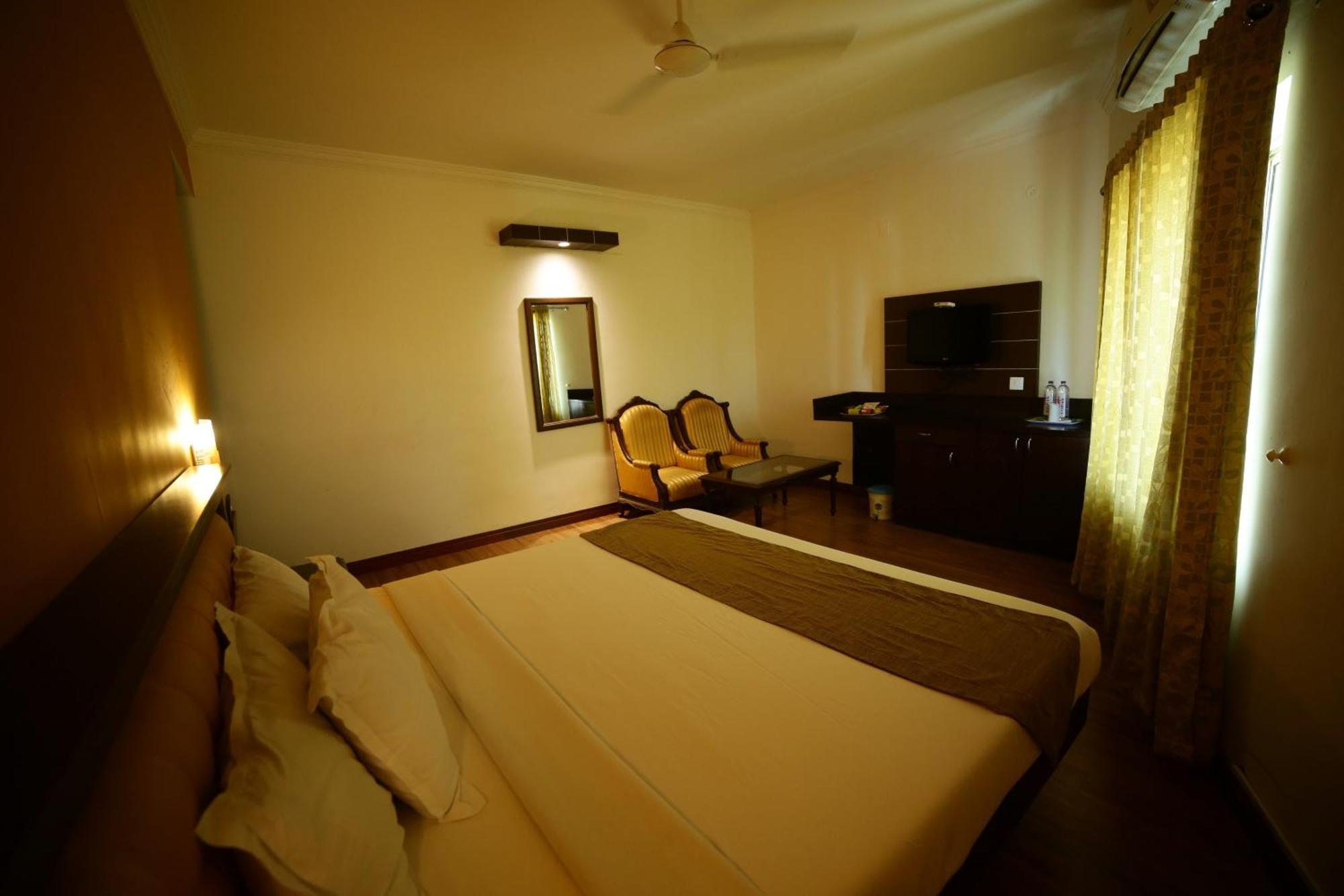 The Vyshakh Hotel Guruvāyūr Екстериор снимка