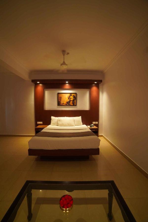 The Vyshakh Hotel Guruvāyūr Екстериор снимка
