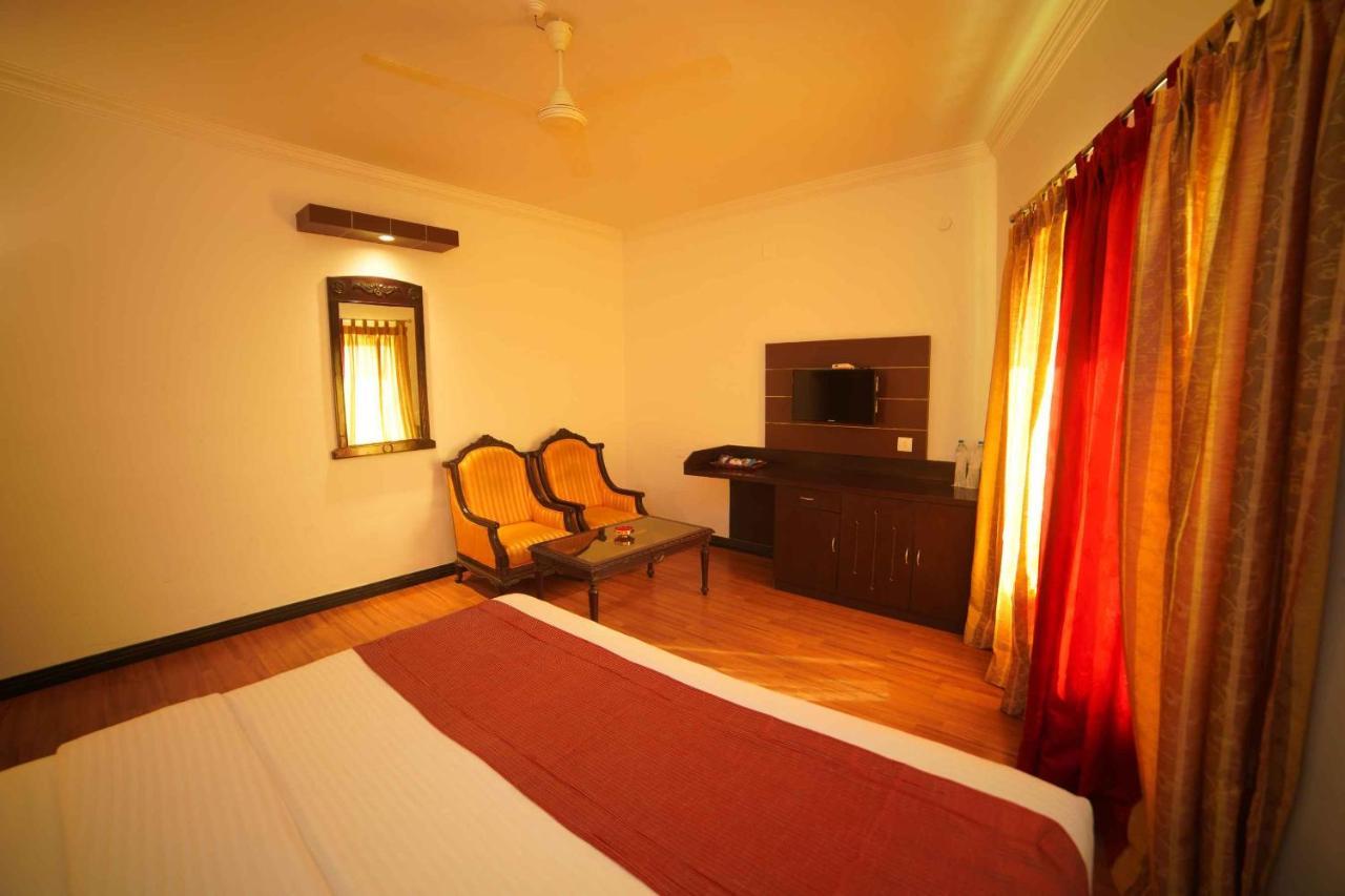 The Vyshakh Hotel Guruvāyūr Екстериор снимка