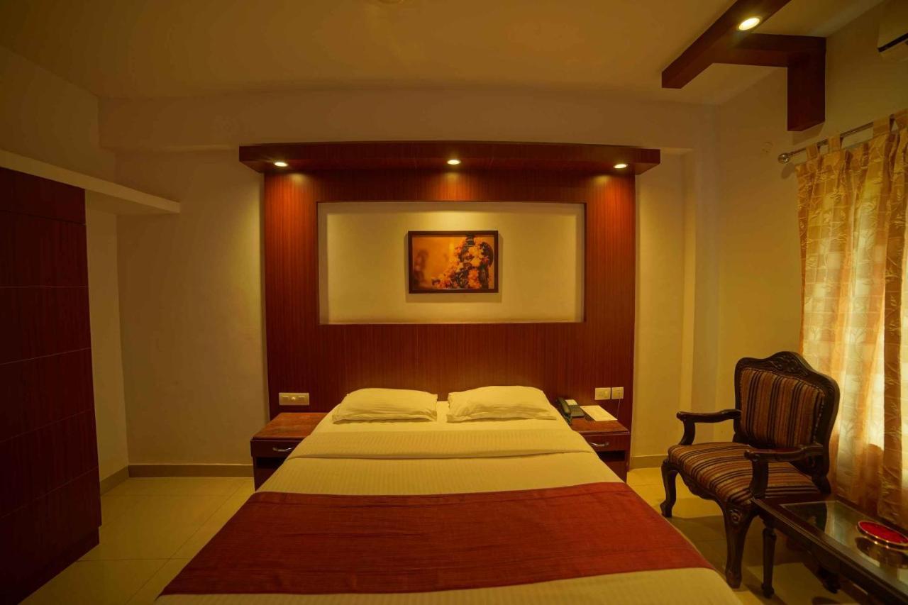 The Vyshakh Hotel Guruvāyūr Екстериор снимка