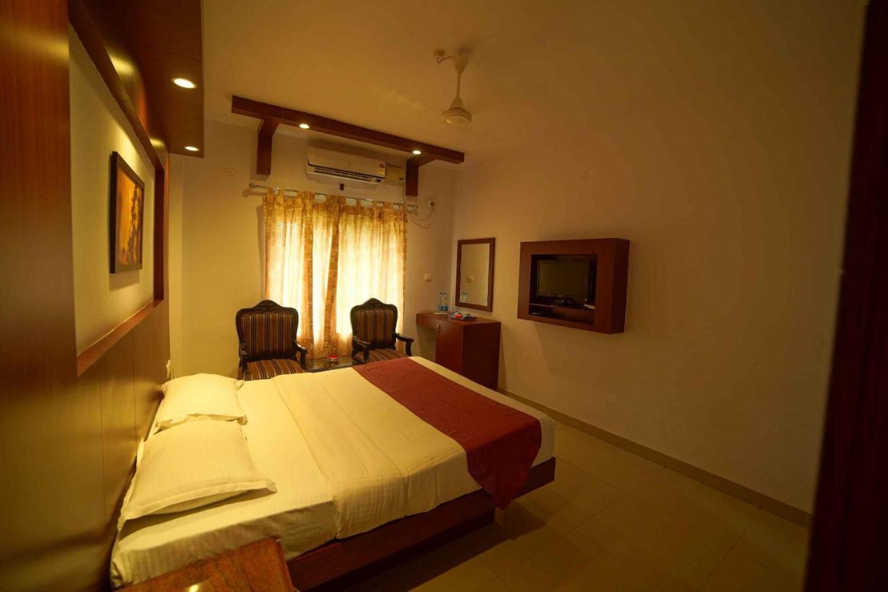 The Vyshakh Hotel Guruvāyūr Екстериор снимка