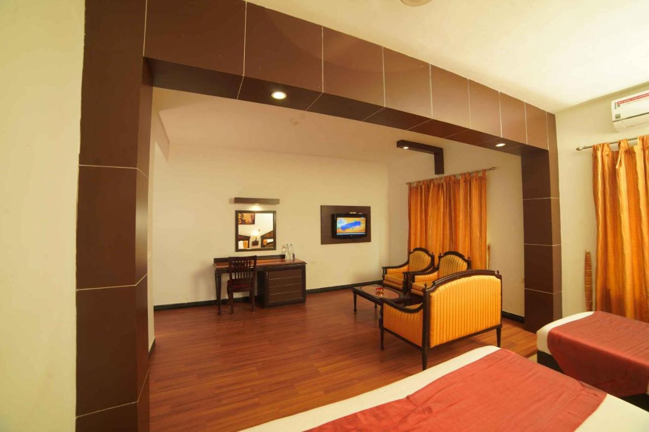 The Vyshakh Hotel Guruvāyūr Екстериор снимка