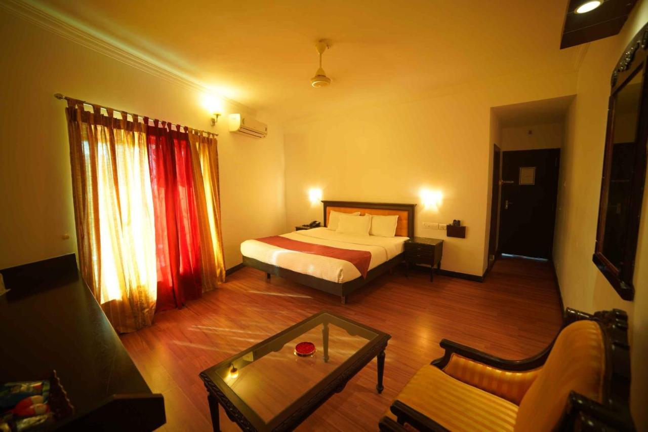 The Vyshakh Hotel Guruvāyūr Екстериор снимка