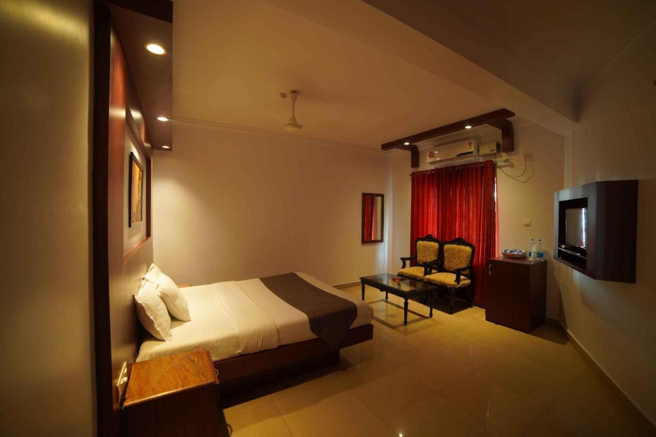 The Vyshakh Hotel Guruvāyūr Екстериор снимка