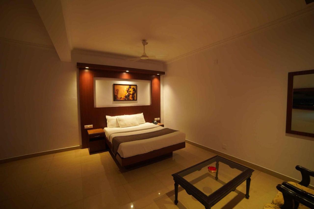 The Vyshakh Hotel Guruvāyūr Екстериор снимка