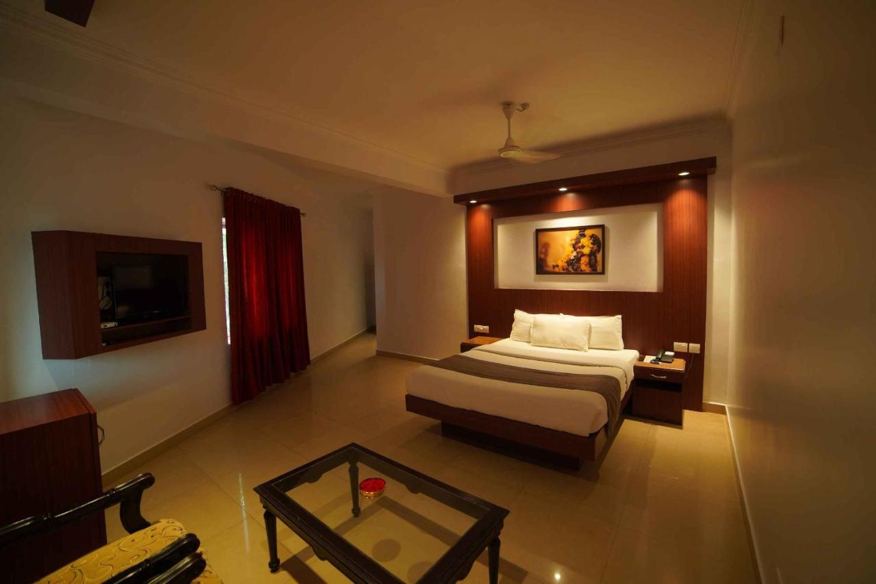 The Vyshakh Hotel Guruvāyūr Екстериор снимка