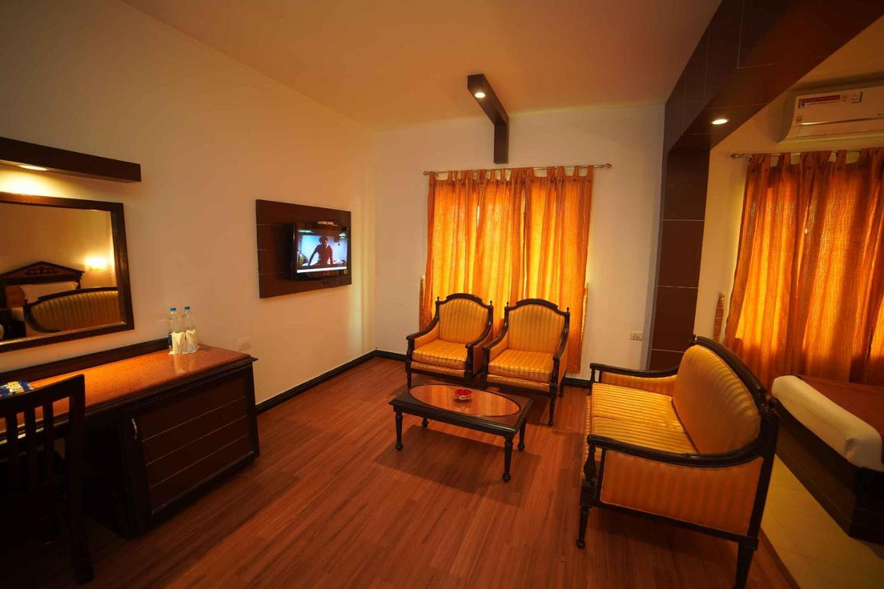 The Vyshakh Hotel Guruvāyūr Екстериор снимка