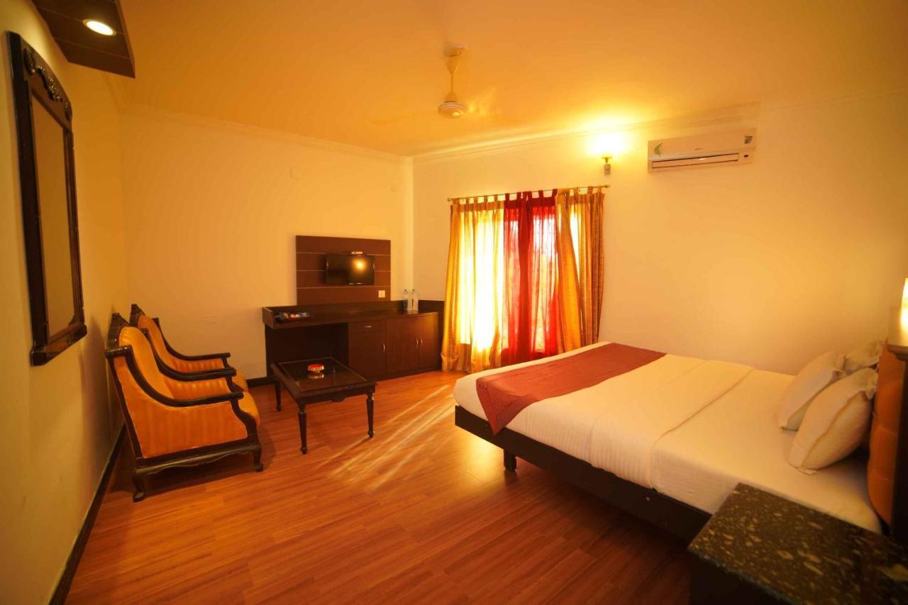 The Vyshakh Hotel Guruvāyūr Екстериор снимка