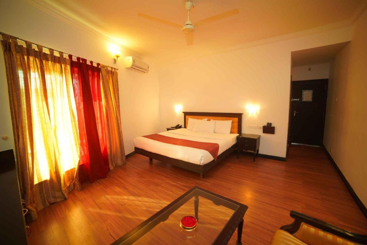 The Vyshakh Hotel Guruvāyūr Екстериор снимка
