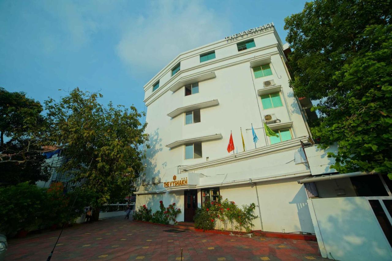 The Vyshakh Hotel Guruvāyūr Екстериор снимка