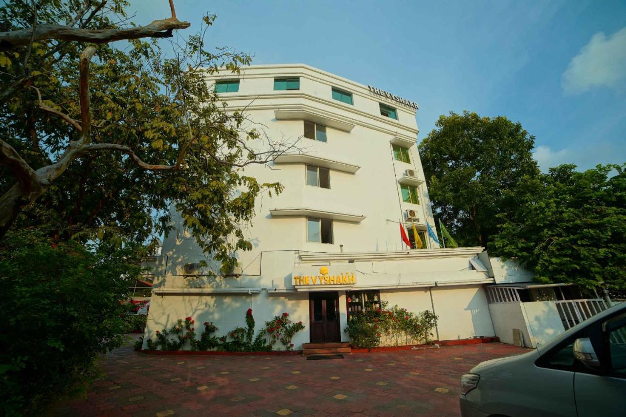 The Vyshakh Hotel Guruvāyūr Екстериор снимка